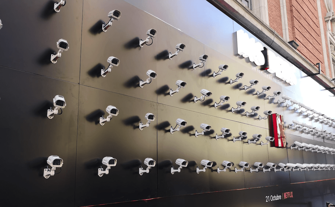 Photograph showing Netflix OOH installation - Source: Vida de Madrid